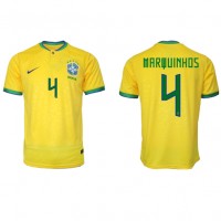 Camisa de Futebol Brasil Marquinhos #4 Equipamento Principal Mundo 2022 Manga Curta